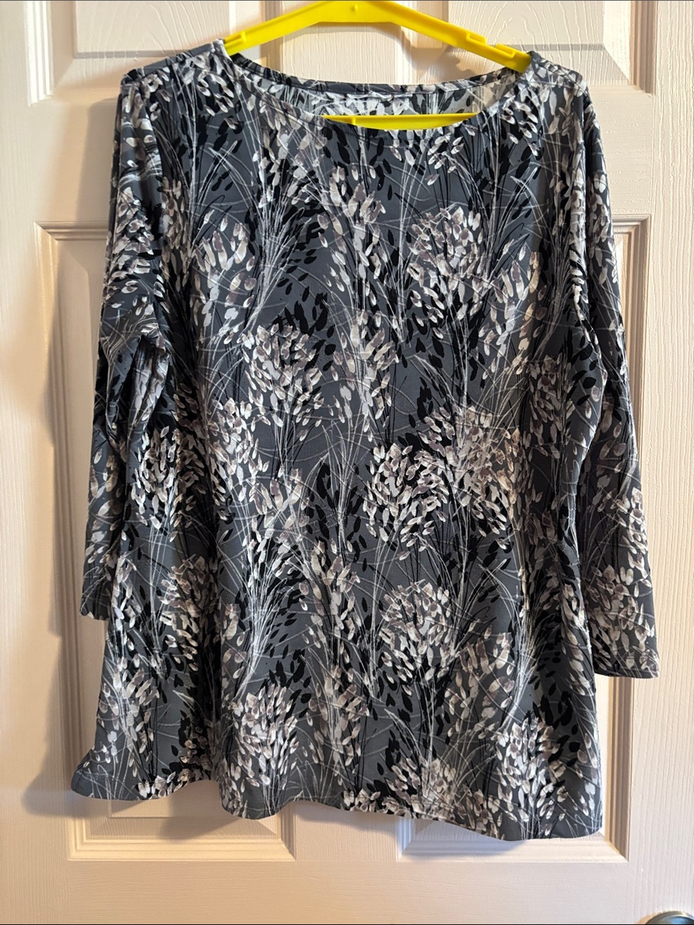 Women's Black Floral Swing Long Sleeve Tee